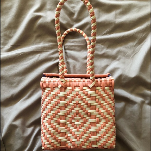 Handbags - NWOT woven basket purse